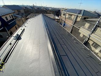 屋根葺き替え工事にて樹脂製貫板を設置